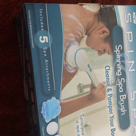 Spin Spa spinning spa brush with 5 attachments. Brand new. Never opened. - Picture 3 of 7